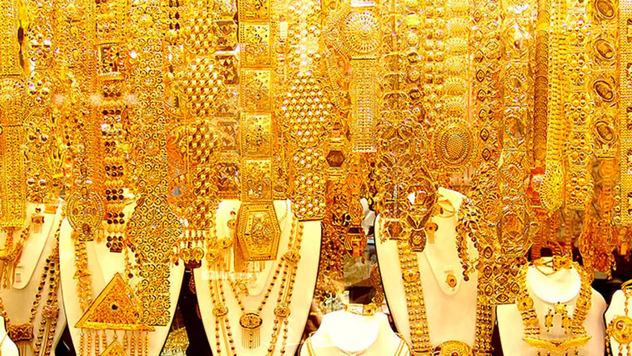 ₹500, ₹1000 ban: Jewellers sell gold to hoarders at ₹48k per 10gm ₹500, ₹1000 ban: Jewellers sell gold to hoarders at ₹48k per 10gm
