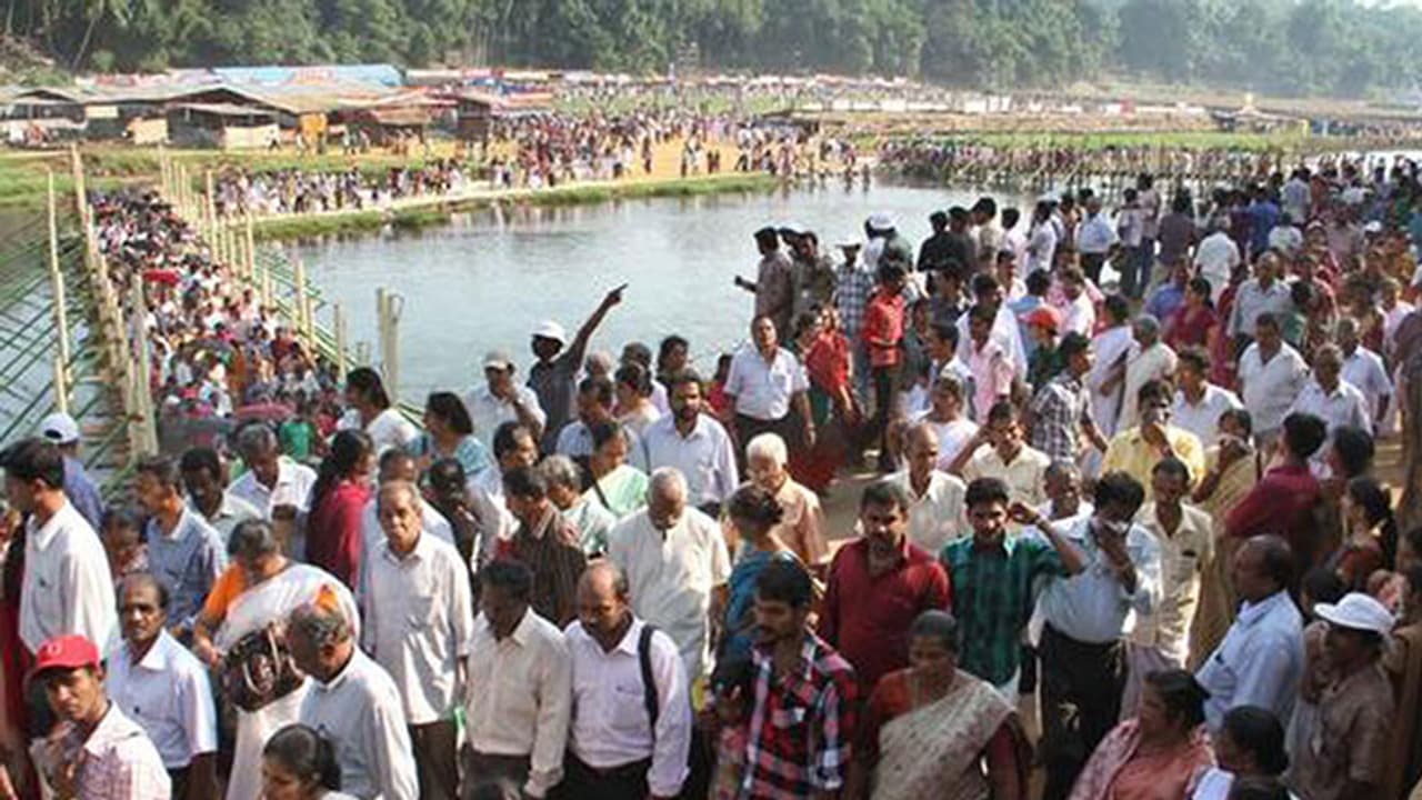 മാരാമണ് കണ്വെന്ഷനിലെ സ്ത്രീ വിലക്കിനെതിരെ പ്രതിഷേധം മാരാമണ് കണ്വെന്ഷനിലെ സ്ത്രീ വിലക്കിനെതിരെ പ്രതിഷേധം