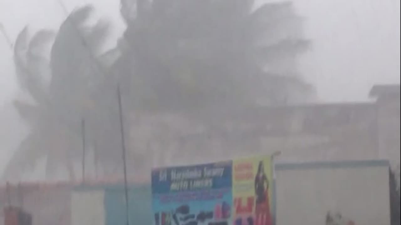 தேன்கனிக்கோட்டையில் பலத்த காற்றுடன் பேய் மழை தற்போது ...! வீடியோ உள்ளே ... தேன்கனிக்கோட்டையில் பலத்த காற்றுடன் பேய் மழை தற்போது ...! வீடியோ உள்ளே ...