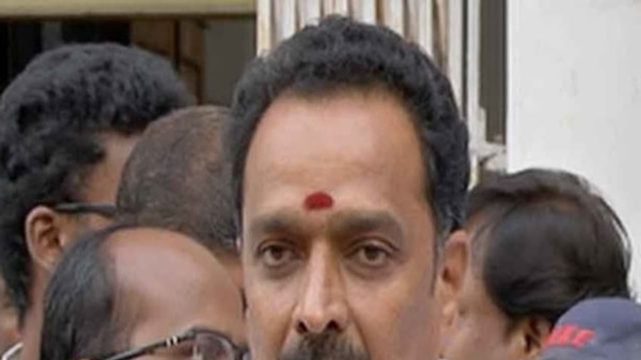 பேருந்து கட்டணத்தை உயர்த்தாமல் எந்த அரசும் இயங்க முடியாது! எம்.ஆர்.விஜயபாஸ்கர் விளக்கம்...! பேருந்து கட்டணத்தை உயர்த்தாமல் எந்த அரசும் இயங்க முடியாது! எம்.ஆர்.விஜயபாஸ்கர் விளக்கம்...!