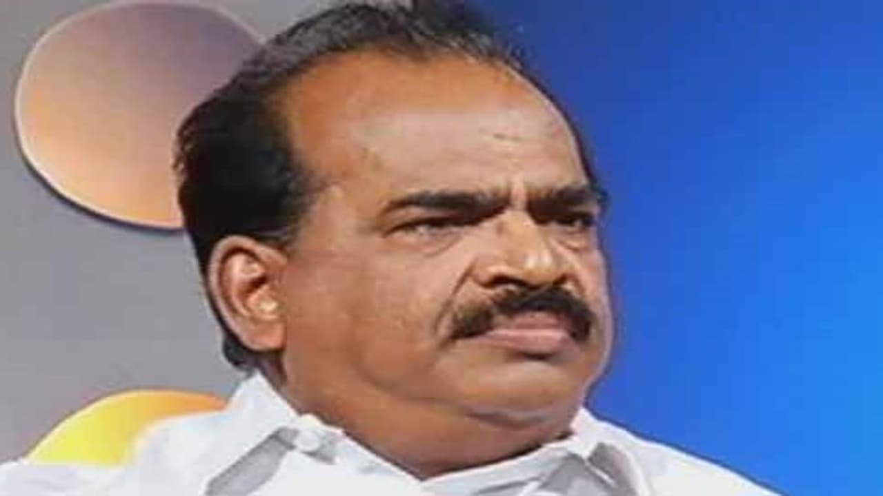 இரு அணிகளும் இணைந்து காவிரி நீரைக் கொண்டு வரப்போகிறார்களா? உரிமைகளை மீட்டெடுக்கப் போகிறார்களா? நாக்கலடிக்கும் நாசா... இரு அணிகளும் இணைந்து காவிரி நீரைக் கொண்டு வரப்போகிறார்களா? உரிமைகளை மீட்டெடுக்கப் போகிறார்களா? நாக்கலடிக்கும் நாசா...