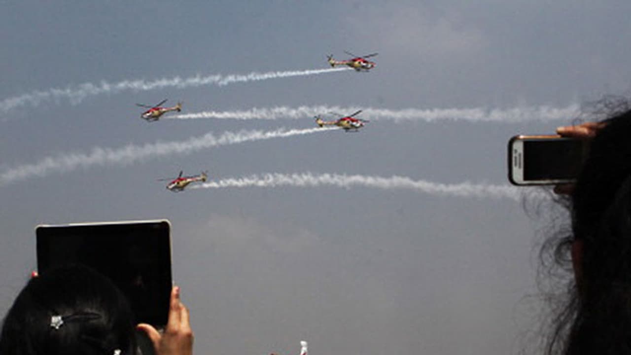 Wake up, Karnataka: Don't let Parrikar move Aero India to Goa Wake up, Karnataka: Don't let Parrikar move Aero India to Goa