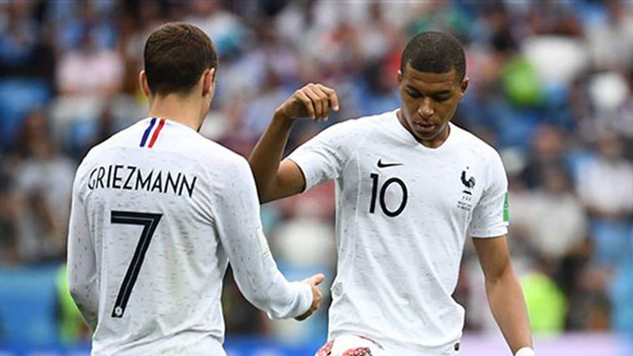 ലോകം കാത്തിരിക്കുന്ന ഫ്രാന്സ് ബെല്ജിയം പോരാട്ടം; ഫ്രാന്സിനെ അസ്വസ്ഥമാക്കുന്ന കണക്കുകള് ഇങ്ങനെ ലോകം കാത്തിരിക്കുന്ന ഫ്രാന്സ് ബെല്ജിയം പോരാട്ടം; ഫ്രാന്സിനെ അസ്വസ്ഥമാക്കുന്ന കണക്കുകള് ഇങ്ങനെ