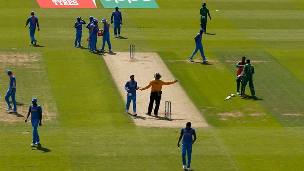 బుమ్రా నా కలలను సాకారం చేశాడు...ఒకటి కాదు రెండు: పాక్ క్రికెటర్ బుమ్రా నా కలలను సాకారం చేశాడు...ఒకటి కాదు రెండు: పాక్ క్రికెటర్