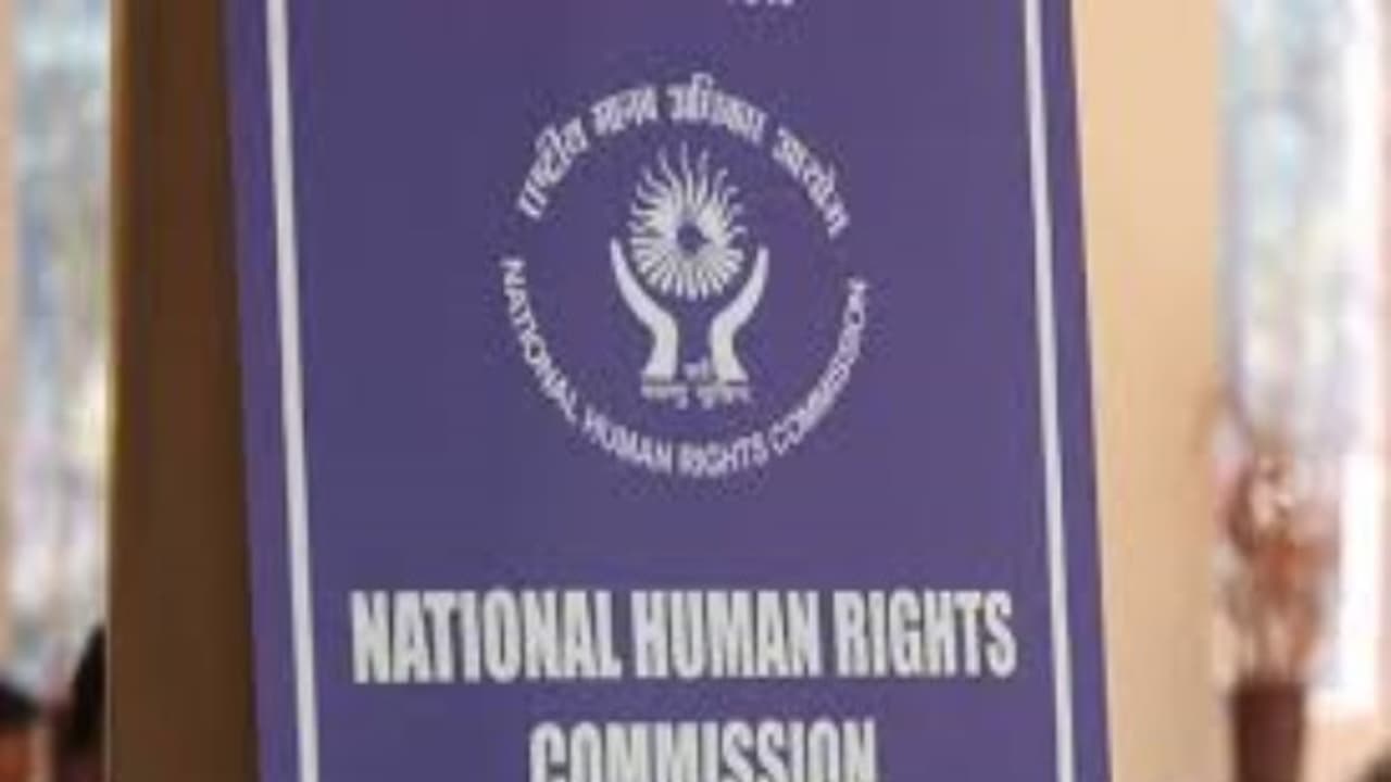 ఆ మహిళ నుంచి నా కొడుకుని కాపాడండి... హెచ్ఆర్సీలో ఓ తండ్రి ఆవేదన.. పోలీసులు ఏన్నారంటే.. ఆ మహిళ నుంచి నా కొడుకుని కాపాడండి... హెచ్ఆర్సీలో ఓ తండ్రి ఆవేదన.. పోలీసులు ఏన్నారంటే..