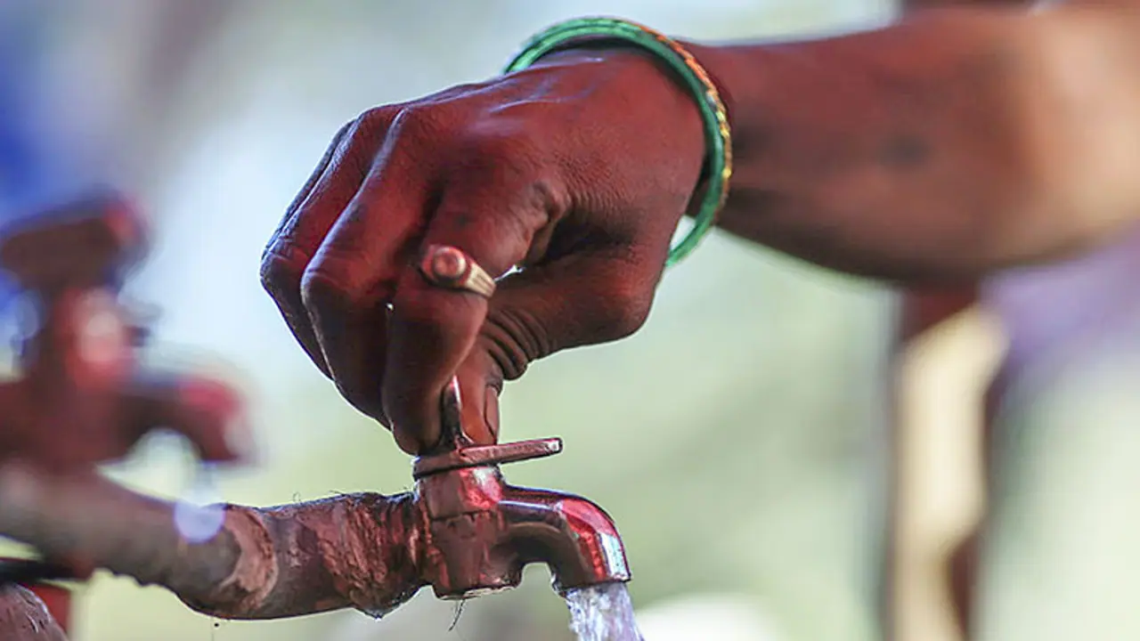 Food Safety : സംസ്ഥാനത്തെ എല്ലാ സ്കൂളുകളിലും അടിയന്തര കുടിവെള്ള പരിശോധന Food Safety : സംസ്ഥാനത്തെ എല്ലാ സ്കൂളുകളിലും അടിയന്തര കുടിവെള്ള പരിശോധന