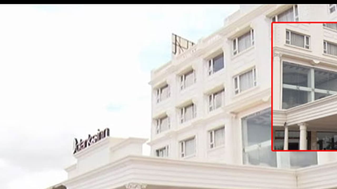 ನಿಯಮ ಉಲ್ಲಂಘಿಸಿ ಕಟ್ಟ ನಿರ್ಮಾಣ: ಸರ್ವಿಸ್ ರಸ್ತೆಯಲ್ಲೇ ನಿರ್ಮಾಣವಾಗತ್ತು ಐಷಾರಾಮಿ ಹೋಟೆಲ್ ನಿಯಮ ಉಲ್ಲಂಘಿಸಿ ಕಟ್ಟ ನಿರ್ಮಾಣ: ಸರ್ವಿಸ್ ರಸ್ತೆಯಲ್ಲೇ ನಿರ್ಮಾಣವಾಗತ್ತು ಐಷಾರಾಮಿ ಹೋಟೆಲ್