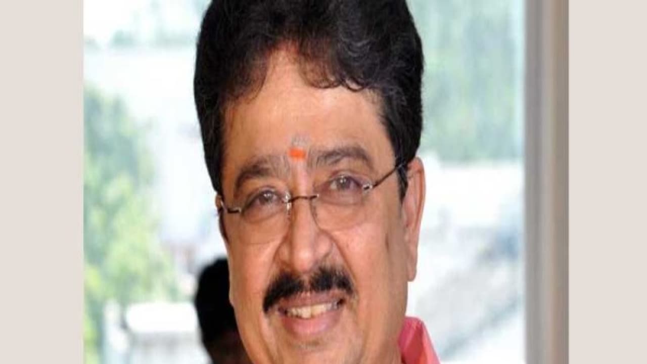 ஒழுங்கா விசாரணைக்கு வரலைன்னா வேறு விளைவுகளை சந்திக்கணும்…. எஸ்.வி.சேகரை எச்சரித்த நீதிபதி ஒழுங்கா விசாரணைக்கு வரலைன்னா வேறு விளைவுகளை சந்திக்கணும்…. எஸ்.வி.சேகரை எச்சரித்த நீதிபதி