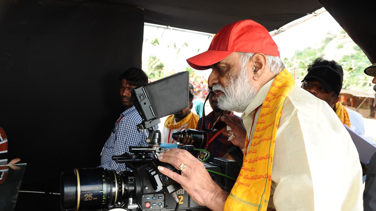 శతాధిక చిత్రాల దర్శకుడి పరువు ఒక్క చిత్రంతో పోయింది... అయ్యో దర్శకేంద్రా నీకు అవసరమా! శతాధిక చిత్రాల దర్శకుడి పరువు ఒక్క చిత్రంతో పోయింది... అయ్యో దర్శకేంద్రా నీకు అవసరమా!