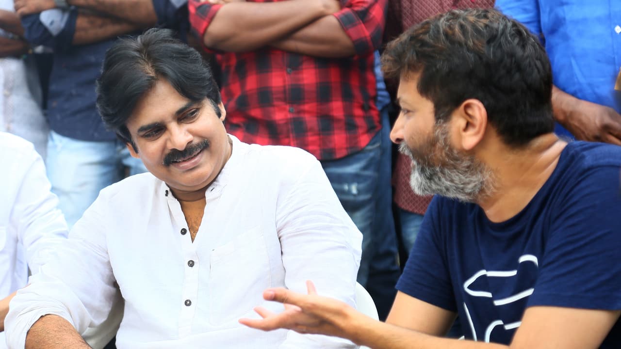 పవన్ తో సినిమా కోసం త్రివిక్రమ్ ప్రయత్నాలు!