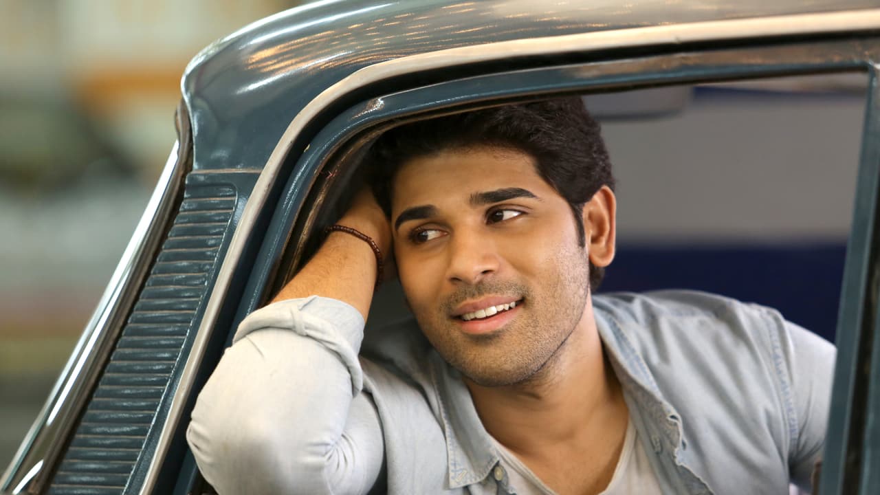 అభిమాని అడిగాడని ఈ హీరో ఏం చేస్తున్నాడో తెలుసా..? అభిమాని అడిగాడని ఈ హీరో ఏం చేస్తున్నాడో తెలుసా..?