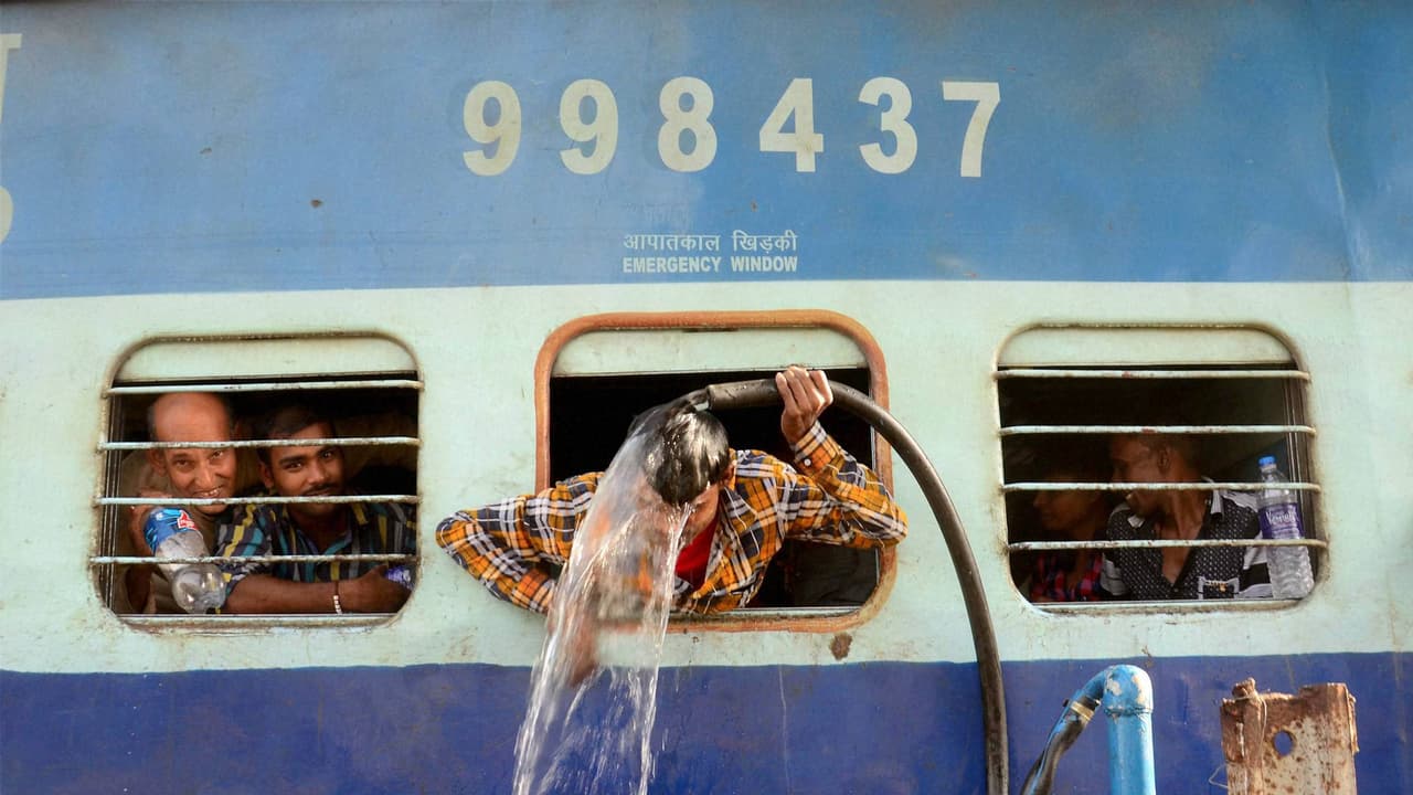 প্রথমদফার ভোটের আগে ভ্য়াপসা গরম, হাঁসফাঁস অবস্থা কলকাতা সহ রাজ্যে