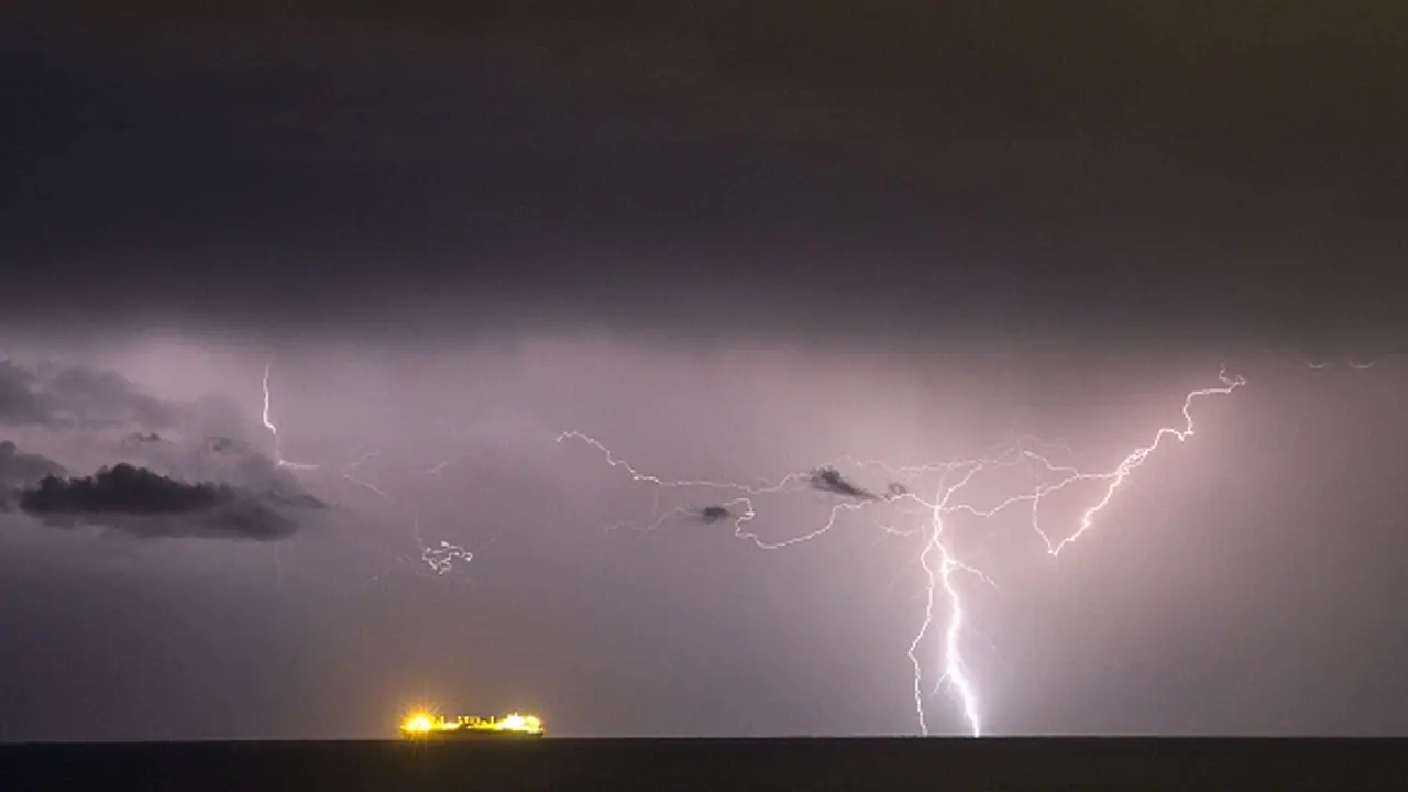 పిడుగుల వాన బీభత్సం.. ఆదిలాబాద్ లో ముగ్గురు, ములుగులో ఒకరు మృతి.. పలు మూగ జీవాల మృత్యువాత పిడుగుల వాన బీభత్సం.. ఆదిలాబాద్ లో ముగ్గురు, ములుగులో ఒకరు మృతి.. పలు మూగ జీవాల మృత్యువాత