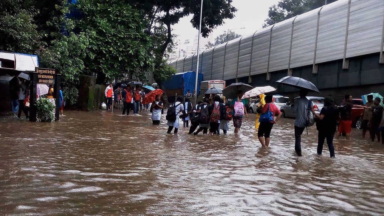 Maharashtra floods: Mumbai Bengaluru national highway partially opened
