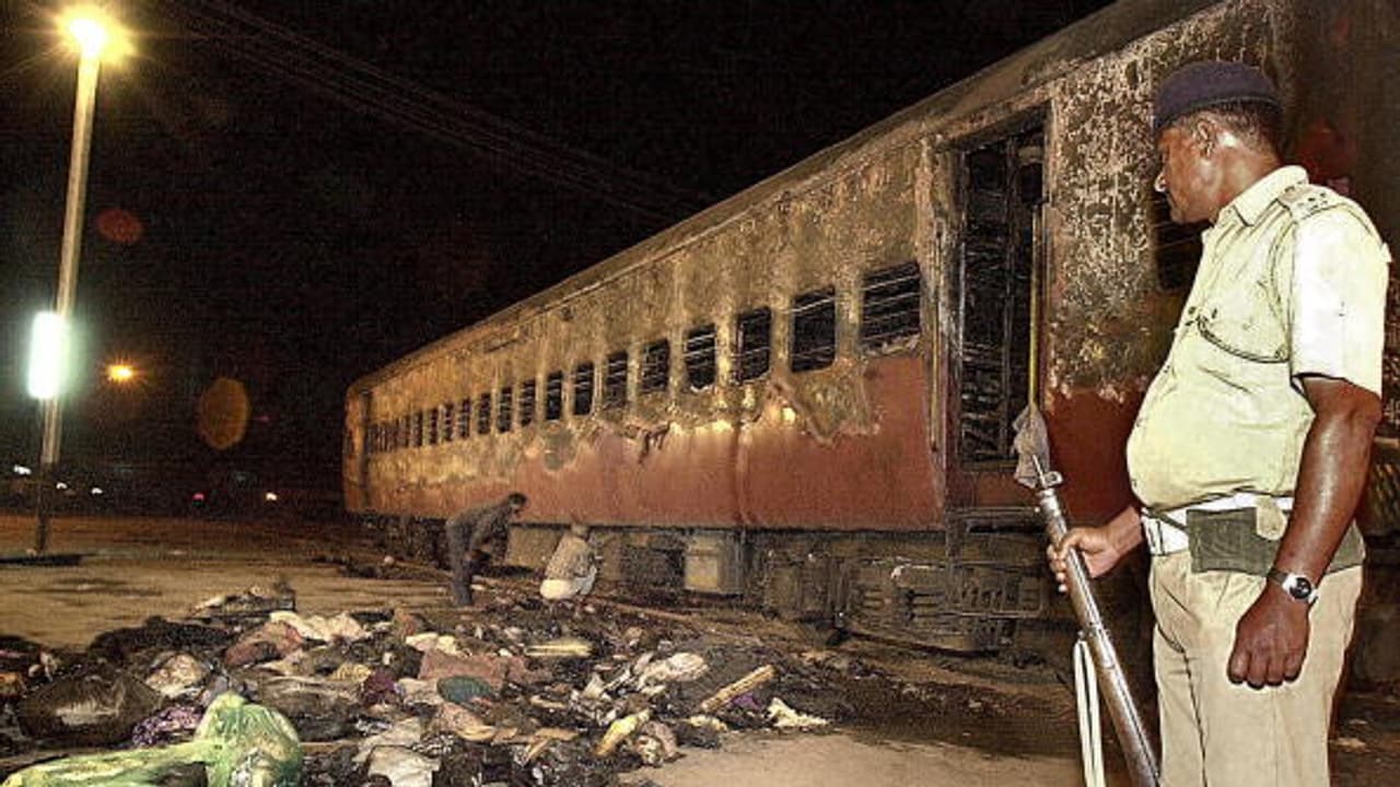 Godhra train carnage: ఆ కేసులో 19 ఏళ్ల తర్వాత.. ప్రధాన నిందితుడికి జీవిత ఖైదు.. Godhra train carnage: ఆ కేసులో 19 ఏళ్ల తర్వాత.. ప్రధాన నిందితుడికి జీవిత ఖైదు..