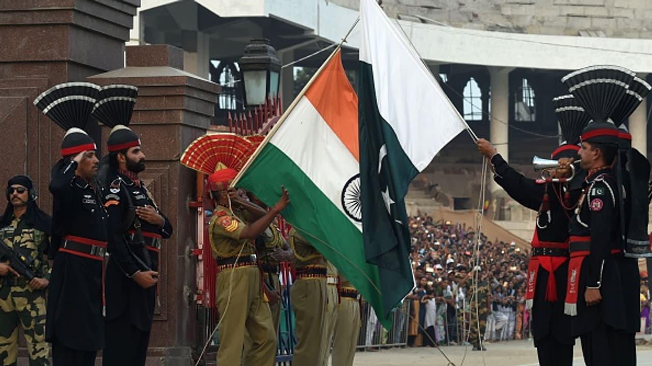 BSF prohibits public at Wagah border 'Beating the Retreat' ceremony amid COVID surge