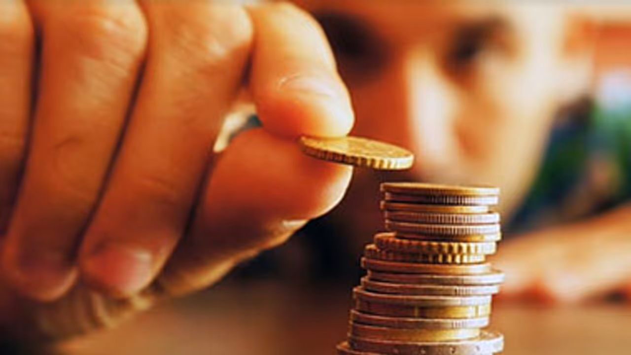 ശമ്പളം വന്നതും പോയതും അറിഞ്ഞില്ലേ? യുവാക്കൾക്ക് എങ്ങനെ മികച്ച രീതിയിൽ ധനം കൈകാര്യം ചെയ്യാം ശമ്പളം വന്നതും പോയതും അറിഞ്ഞില്ലേ? യുവാക്കൾക്ക് എങ്ങനെ മികച്ച രീതിയിൽ ധനം കൈകാര്യം ചെയ്യാം