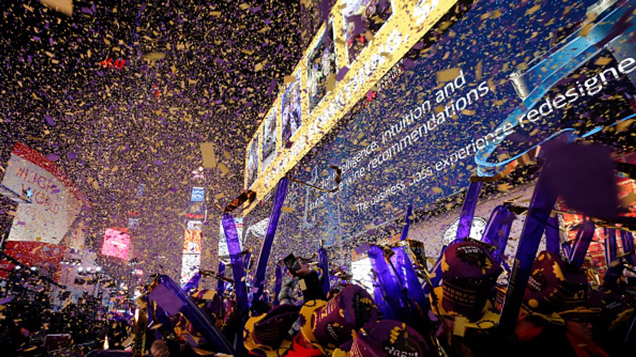 Karnataka issues guidelines for New Year: No gathering, no DJ events, 2 doses vaccine must for entry in pubs Karnataka issues guidelines for New Year: No gathering, no DJ events, 2 doses vaccine must for entry in pubs