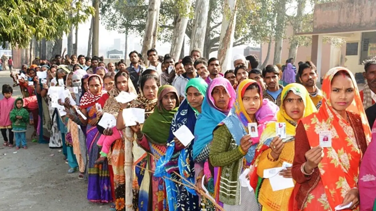 ವೃದ್ಧರು, ಅಂಗವಿಕಲರಿಗೆ ಮನೆಯಿಂದಲೇ ಮತಕ್ಕೆ ಅವಕಾಶ: 12 ರಾಜ್ಯಗಳಲ್ಲಿ ಮಹಿಳಾ ಮತದಾರರೇ ಅಧಿಕ! ವೃದ್ಧರು, ಅಂಗವಿಕಲರಿಗೆ ಮನೆಯಿಂದಲೇ ಮತಕ್ಕೆ ಅವಕಾಶ: 12 ರಾಜ್ಯಗಳಲ್ಲಿ ಮಹಿಳಾ ಮತದಾರರೇ ಅಧಿಕ!