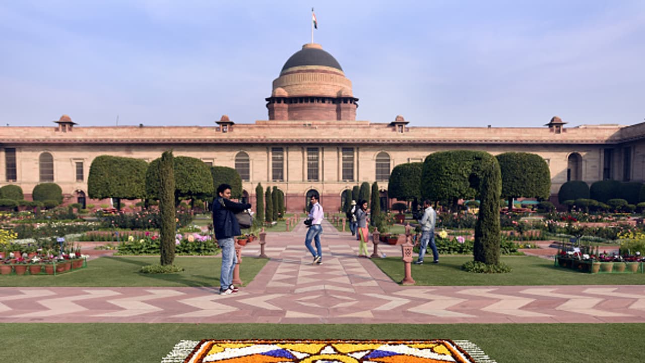 ರಾಷ್ಟ್ರಪತಿ ಭವನದ ಎಸಿಪಿಗೆ ಕೊರೋನಾ: ಹಲವರು ಕ್ವಾರಂಟೈನ್! ರಾಷ್ಟ್ರಪತಿ ಭವನದ ಎಸಿಪಿಗೆ ಕೊರೋನಾ: ಹಲವರು ಕ್ವಾರಂಟೈನ್!