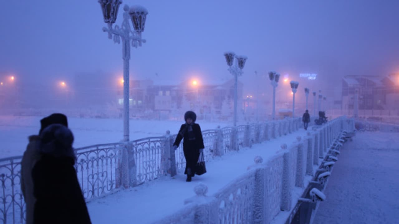 കാക്കക്കുളിയല്ലിത്, 71 ഡിഗ്രിയില്‍ ഒരു കുളി; സൈബീരിയയില്‍ നിന്നുള്ള വൈറല്‍ കുളിയുടെ വീഡിയോ കാണാം !