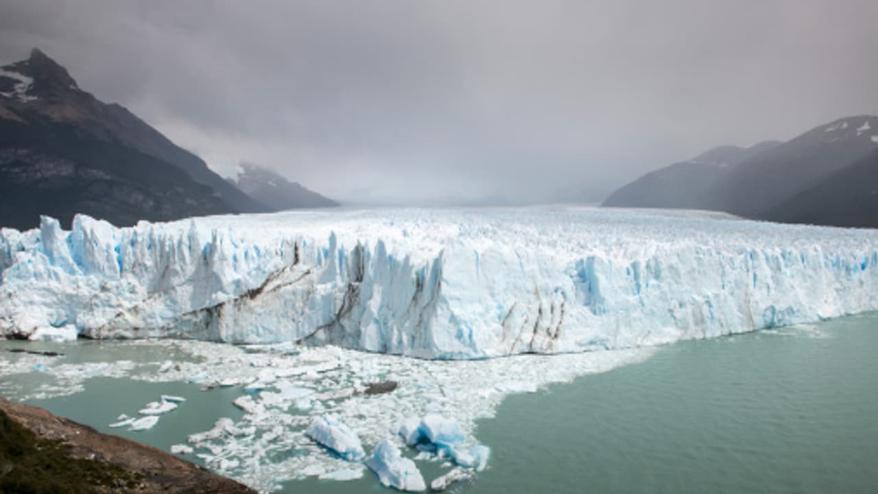 അന്റാര്ട്ടിക്കയിലെ ഈ കുറ്റന് മഞ്ഞുമല ഇങ്ങനെ ഉരുകിയാല് കടലോര നഗരങ്ങള്ക്ക് പണികിട്ടും! അന്റാര്ട്ടിക്കയിലെ ഈ കുറ്റന് മഞ്ഞുമല ഇങ്ങനെ ഉരുകിയാല് കടലോര നഗരങ്ങള്ക്ക് പണികിട്ടും!