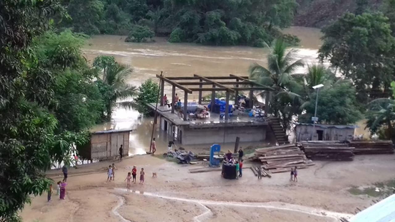 ആസാമിൽ മണ്ണിടിച്ചിലിൽ 20 മരണം ആസാമിൽ മണ്ണിടിച്ചിലിൽ 20 മരണം