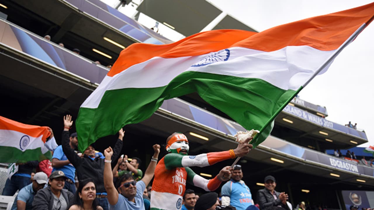 ఇండియా పాకిస్తాన్ మ్యాచ్ను కలిసి చూస్తే రూ. 5000 జరిమానా.. పోస్టులూ చేయొద్దు: శ్రీనగర్ కాలేజీ ఆర్డర్ ఇండియా పాకిస్తాన్ మ్యాచ్ను కలిసి చూస్తే రూ. 5000 జరిమానా.. పోస్టులూ చేయొద్దు: శ్రీనగర్ కాలేజీ ఆర్డర్