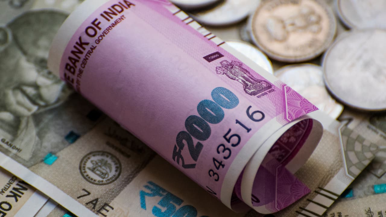 Electric Bill: বিদ্যুত থেকে গ্যাসের বিলে মাথায় হাত, রইল পকেট বাঁচানোর টিপস