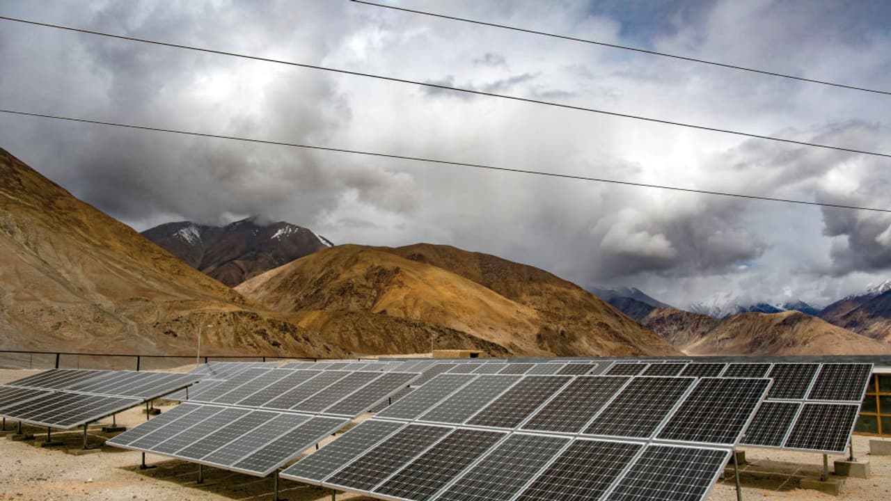 2030 तक 40 प्रतिशत बिजली अक्षय ऊर्जा संसाधनों से पैदा होगी, पीएम मोदी का ऐलान