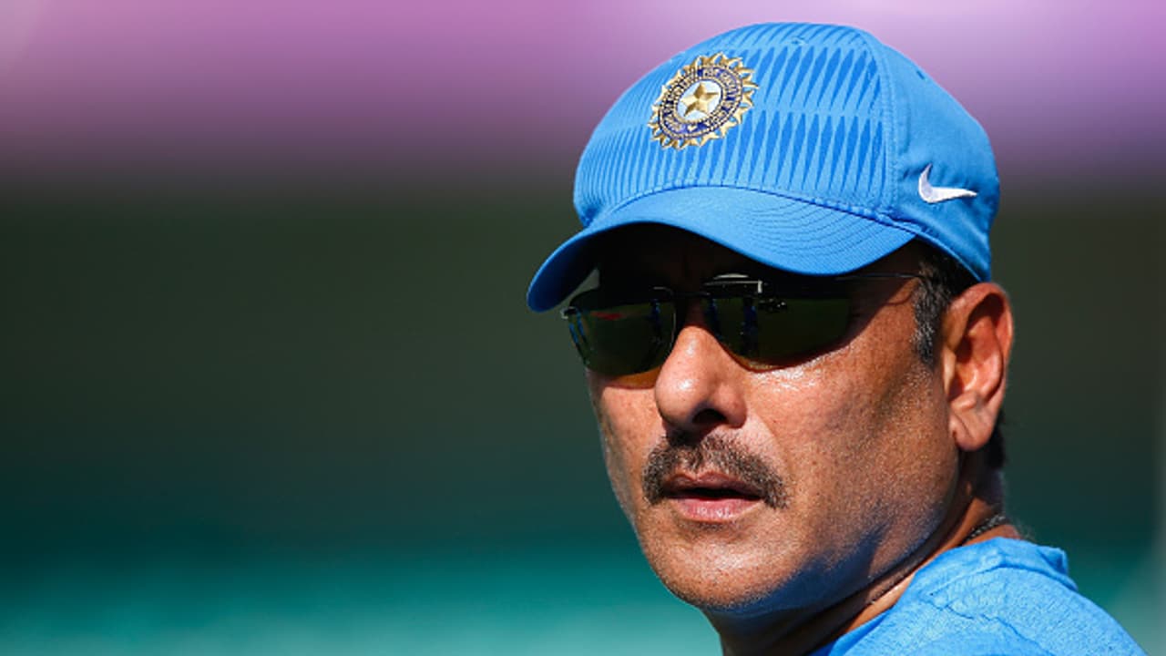 ಕೋಚ್ ರವಿ ಶಾಸ್ತ್ರಿ ಹಾಗೂ ದ್ರಾವಿಡ್ ಸ್ಯಾಲರಿ ಏಷ್ಟು ಗೊತ್ತಾ? ಕೋಚ್ ರವಿ ಶಾಸ್ತ್ರಿ ಹಾಗೂ ದ್ರಾವಿಡ್ ಸ್ಯಾಲರಿ ಏಷ್ಟು ಗೊತ್ತಾ?