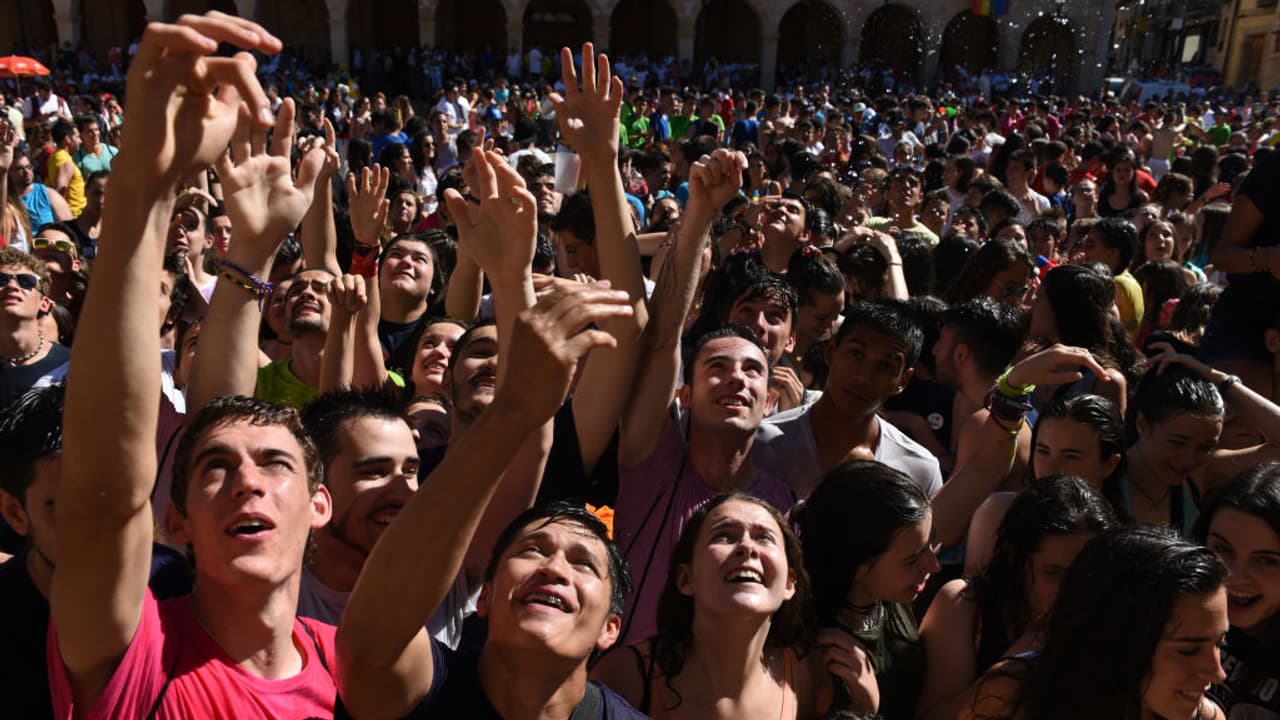 ప్రపంచ జనాభా 800 కోట్లు.. వచ్చే ఏడాది వరకు భారత్ టాప్.. క్రమంగా పెరుగుతున్న ఆయుఃప్రమాణం ప్రపంచ జనాభా 800 కోట్లు.. వచ్చే ఏడాది వరకు భారత్ టాప్.. క్రమంగా పెరుగుతున్న ఆయుఃప్రమాణం