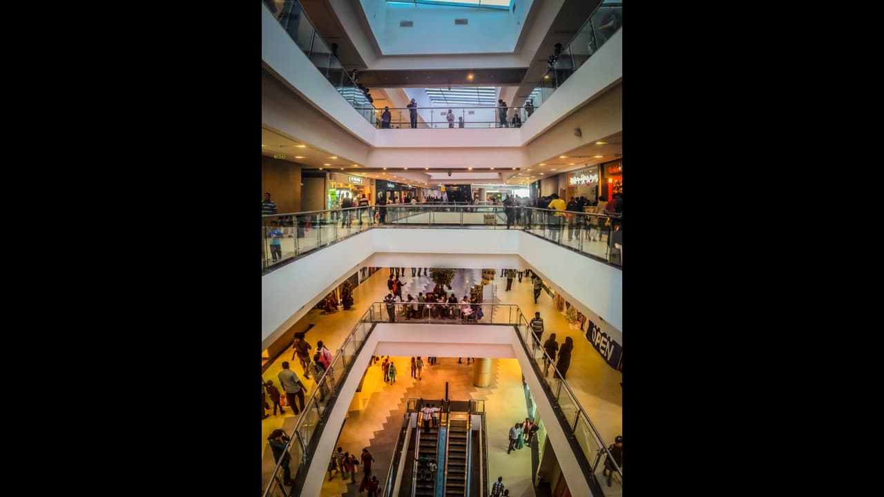 করোনা সঙ্কটে শহরের একাধিক সংস্থার কর্মীদের বেতনে কোপ, বৃহত্তর আন্দোলনে সামিল কর্মী সংগঠন