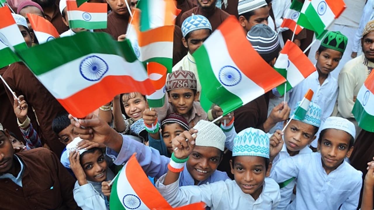 സ്വാതന്ത്ര്യദിനത്തില് എല്ലാ മദ്രസകളിലും ത്രിവര്ണപതാക ഉയര്ത്തും, ദേശീയഗാനം ആലപിക്കും: ആര്എസ്എസ് സ്വാതന്ത്ര്യദിനത്തില് എല്ലാ മദ്രസകളിലും ത്രിവര്ണപതാക ഉയര്ത്തും, ദേശീയഗാനം ആലപിക്കും: ആര്എസ്എസ്