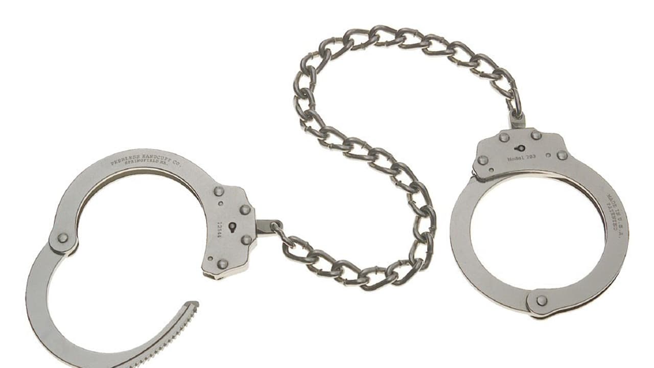 പ്രായപൂര്‍ത്തിയാകാത്ത സഹപാഠിയെ വിവാഹം ചെയ്തു, ഗര്‍ഭിണിയായ 20കാരി അറസ്റ്റില്‍