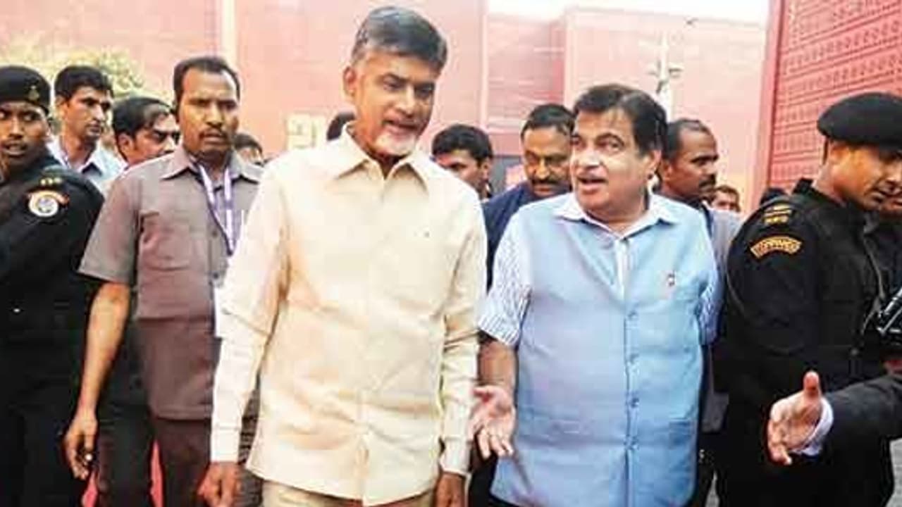 పోలవరంపై చంద్రబాబును నిలదీసిన గడ్కరీ పోలవరంపై చంద్రబాబును నిలదీసిన గడ్కరీ