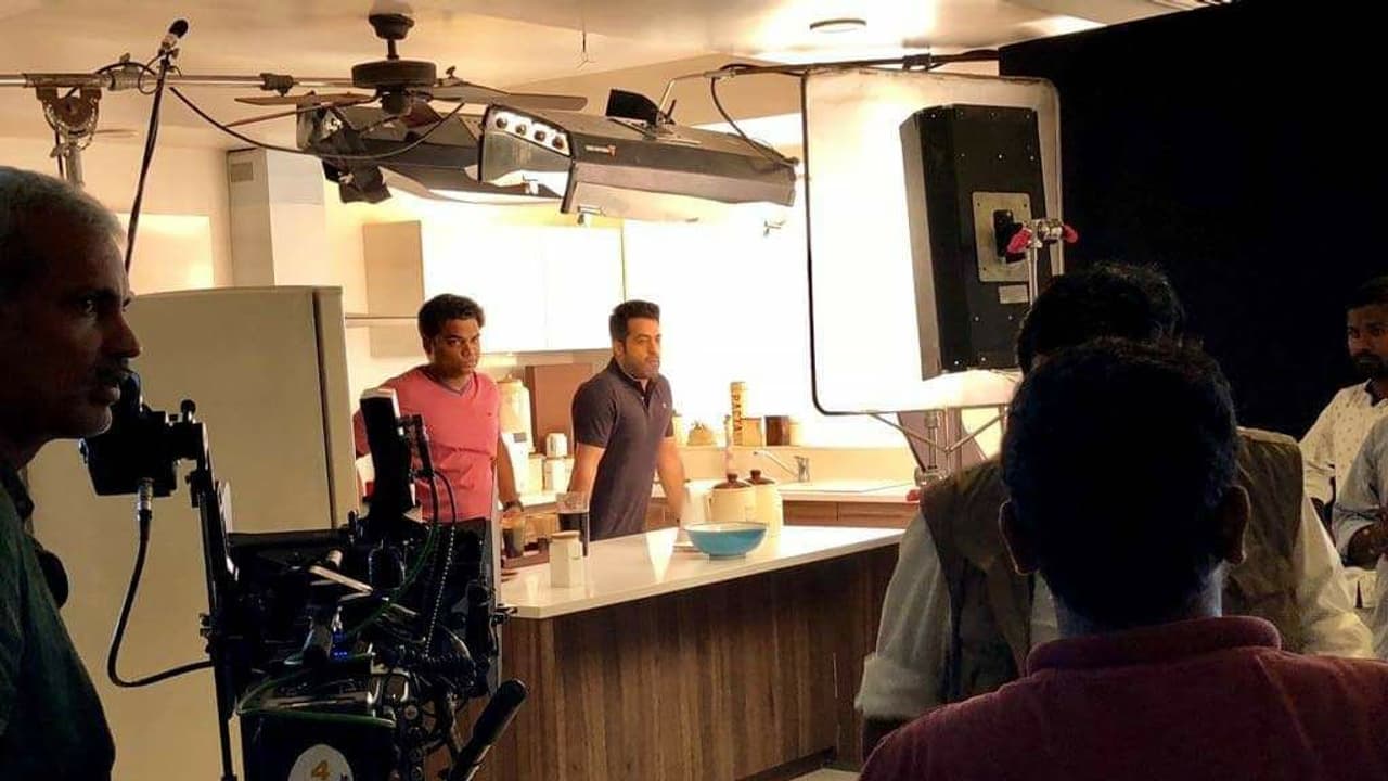 ఎన్టీఆర్ ఫ్యాన్స్ కి కిక్కిచ్చే న్యూస్.. ఆ ఫోటోలు లీకయ్యాయి ఎన్టీఆర్ ఫ్యాన్స్ కి కిక్కిచ్చే న్యూస్.. ఆ ఫోటోలు లీకయ్యాయి