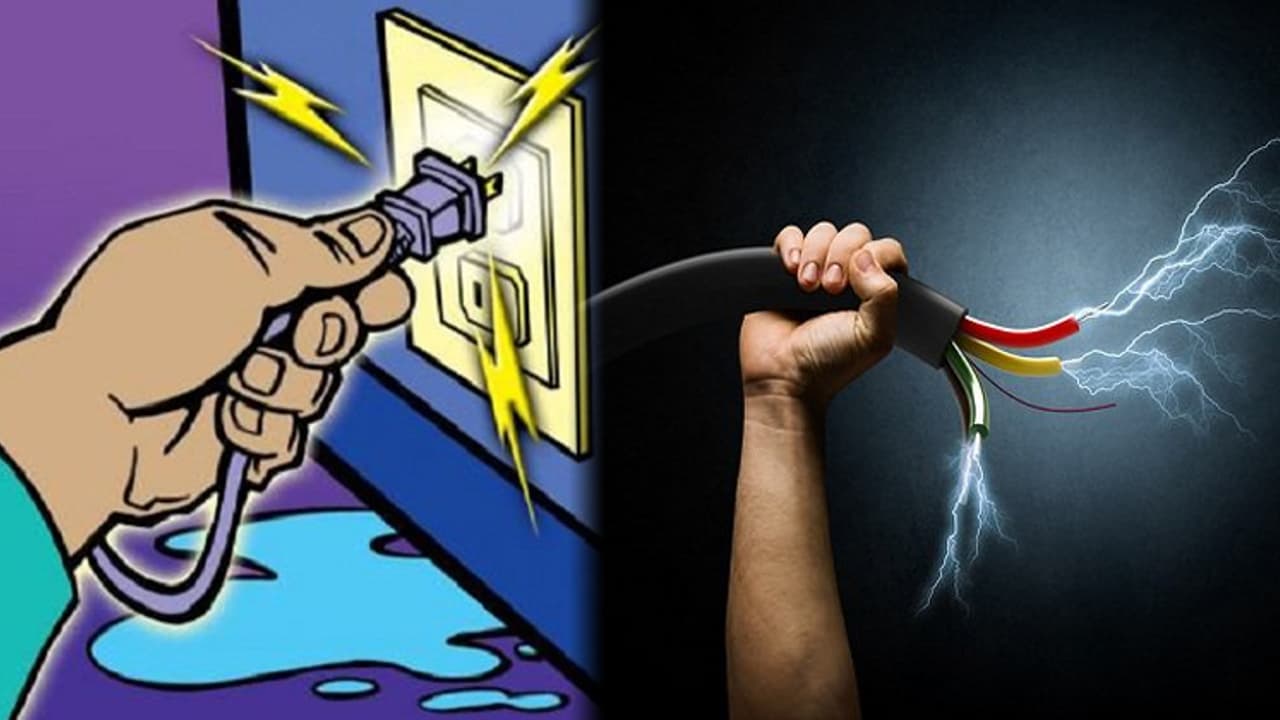 భారీ వర్షాలతో ప్రమాదం... కరెంట్ షాక్ తో అన్నదమ్ముల మృతి భారీ వర్షాలతో ప్రమాదం... కరెంట్ షాక్ తో అన్నదమ్ముల మృతి