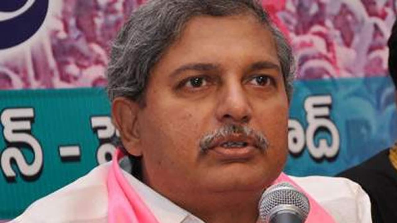 చెన్నమనేని రమేష్ పౌరసత్వంపై కేంద్రానికి హైకోర్టు ఆదేశాలు