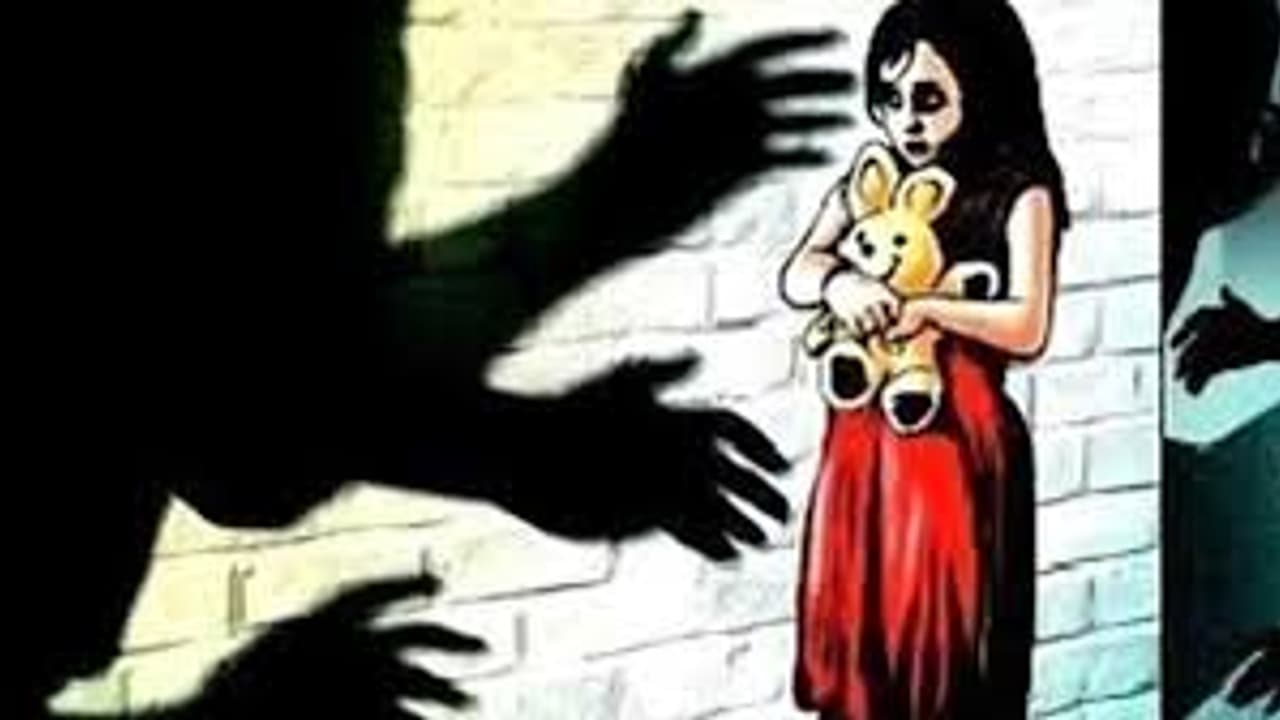 మూడేళ్ల చిన్నారిని అత్యాచారం చేసిన 18 ఏళ్ల యువకుడు మూడేళ్ల చిన్నారిని అత్యాచారం చేసిన 18 ఏళ్ల యువకుడు