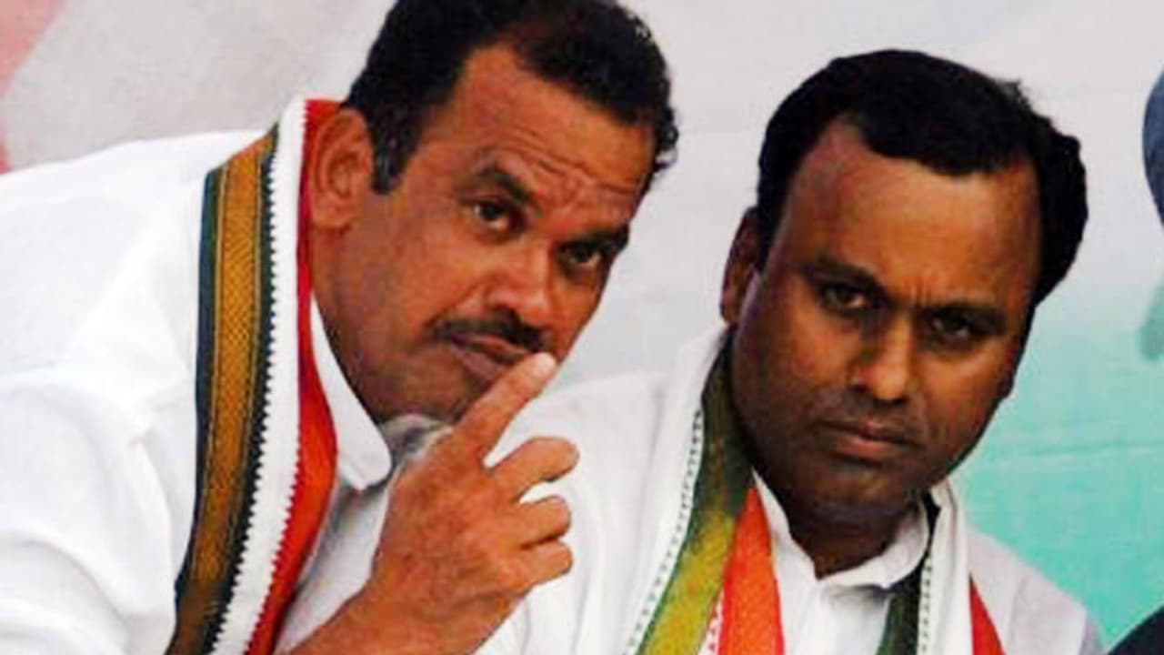 హుజూర్ నగర్ అభ్యర్థి: అన్న మాటను కాదన్న కోమటిరెడ్డి రాజగోపాల్ రెడ్డి హుజూర్ నగర్ అభ్యర్థి: అన్న మాటను కాదన్న కోమటిరెడ్డి రాజగోపాల్ రెడ్డి