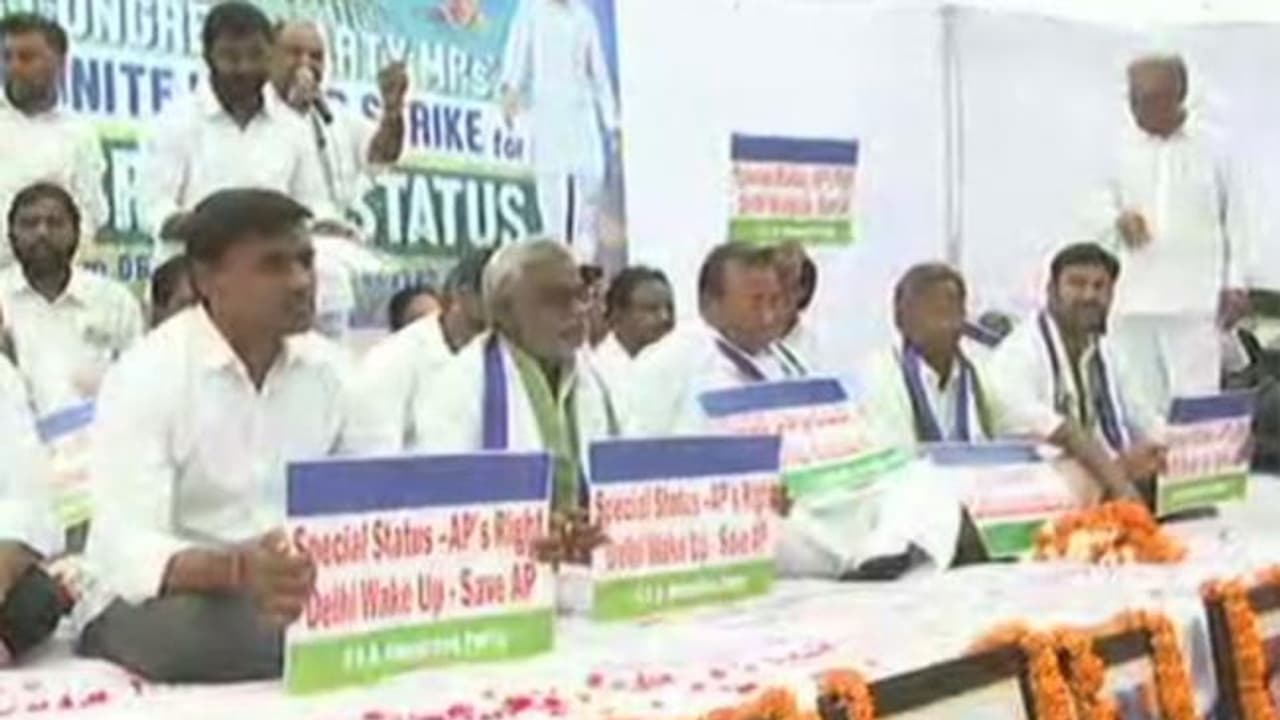 అగ్రిగోల్డ్పై సీబీఐ విచారణ చేయించాలి: వైసీపీ అగ్రిగోల్డ్పై సీబీఐ విచారణ చేయించాలి: వైసీపీ