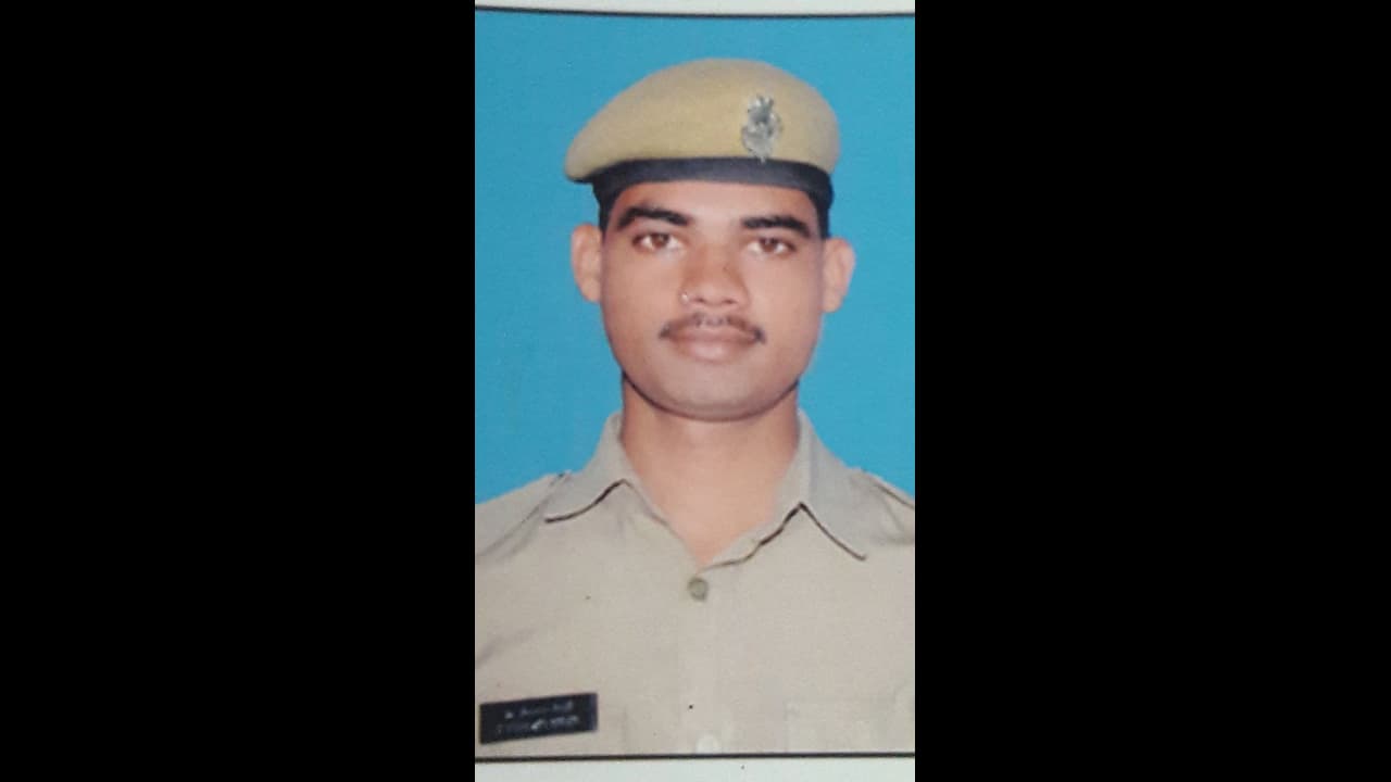 పోలీస్ కార్యాలయంలోనే కానిస్టేబుల్ ఆత్మహత్య పోలీస్ కార్యాలయంలోనే కానిస్టేబుల్ ఆత్మహత్య