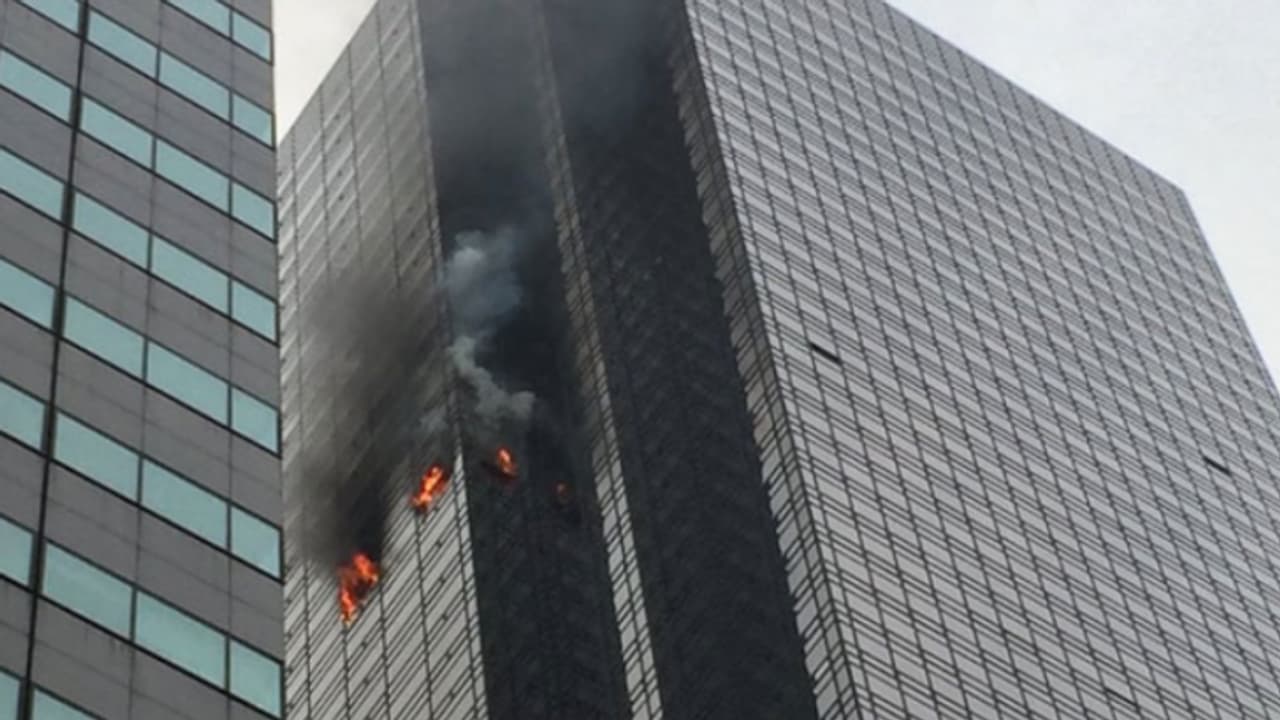 ట్రంప్ టవర్ లో భారీ అగ్ని ప్రమాదం.. ఒకరు మృతి ట్రంప్ టవర్ లో భారీ అగ్ని ప్రమాదం.. ఒకరు మృతి