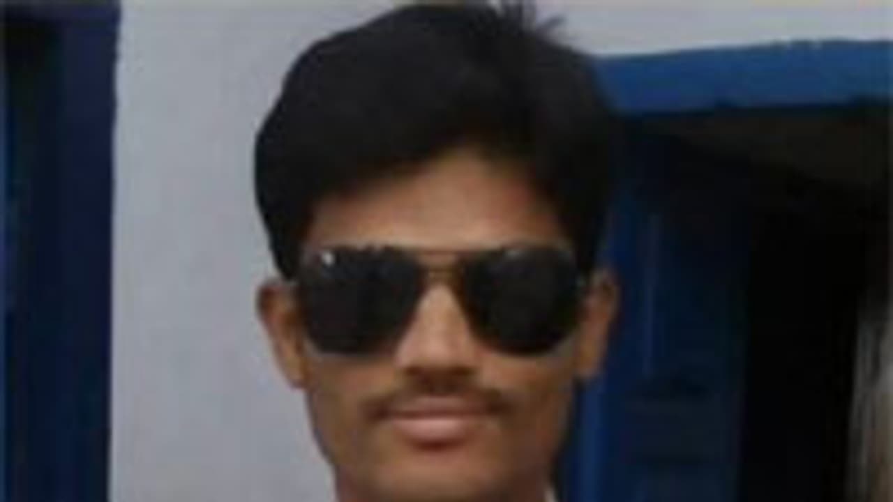 రోడ్డు ప్రమాదంలో కానిస్టేబుల్ మృతి రోడ్డు ప్రమాదంలో కానిస్టేబుల్ మృతి