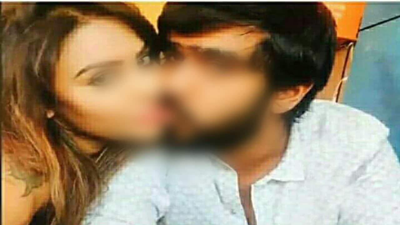 దగ్గుపాటి ఫ్యామిలీ పరువును రోడ్డుకీడ్చిన శ్రీరెడ్డి దగ్గుపాటి ఫ్యామిలీ పరువును రోడ్డుకీడ్చిన శ్రీరెడ్డి