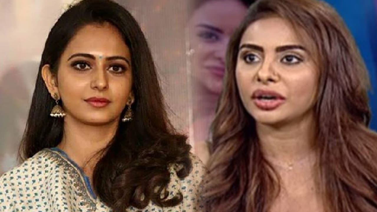 రకుల్ నిన్ను షూటింగ్ స్పాట్ కు వచ్చి కొడతా ఏం అనుకుంటున్నావ్ : శ్రీరెడ్డి రకుల్ నిన్ను షూటింగ్ స్పాట్ కు వచ్చి కొడతా ఏం అనుకుంటున్నావ్ : శ్రీరెడ్డి