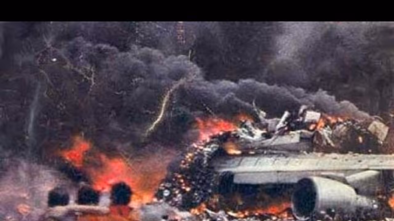 కూలిన సైనిక విమానం... 100 మంది మృతి కూలిన సైనిక విమానం... 100 మంది మృతి