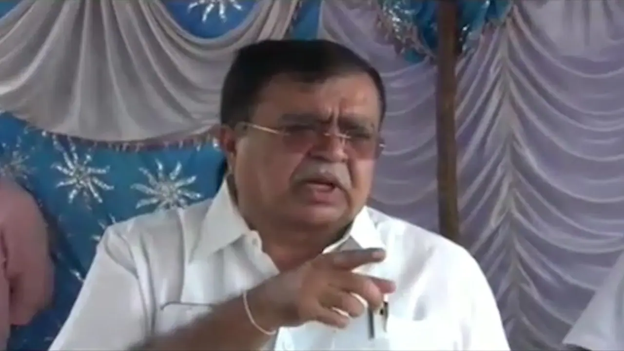 'ಮೀಸಲಾತಿ ಹೋರಾಟ: ಸ್ವಾಮೀಜಿಗಳನ್ನೇ ಸಿಎಂ, ಮಂತ್ರಿ ಮಾಡಿಬಿಡಬೇಕು' 'ಮೀಸಲಾತಿ ಹೋರಾಟ: ಸ್ವಾಮೀಜಿಗಳನ್ನೇ ಸಿಎಂ, ಮಂತ್ರಿ ಮಾಡಿಬಿಡಬೇಕು'