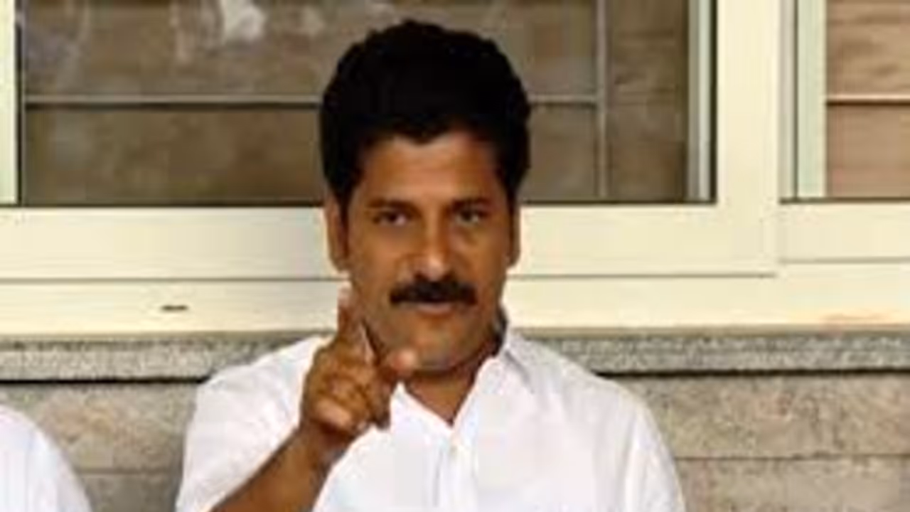 ట్విట్టర్లో కాదు మైదానంలో ఆడదాం రా...: కేటీఆర్కు రేవంత్ సవాల్ ట్విట్టర్లో కాదు మైదానంలో ఆడదాం రా...: కేటీఆర్కు రేవంత్ సవాల్